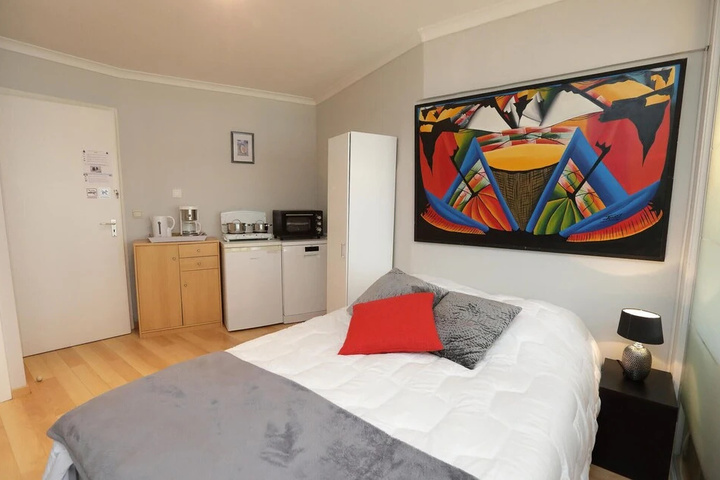 Room 2 of 12