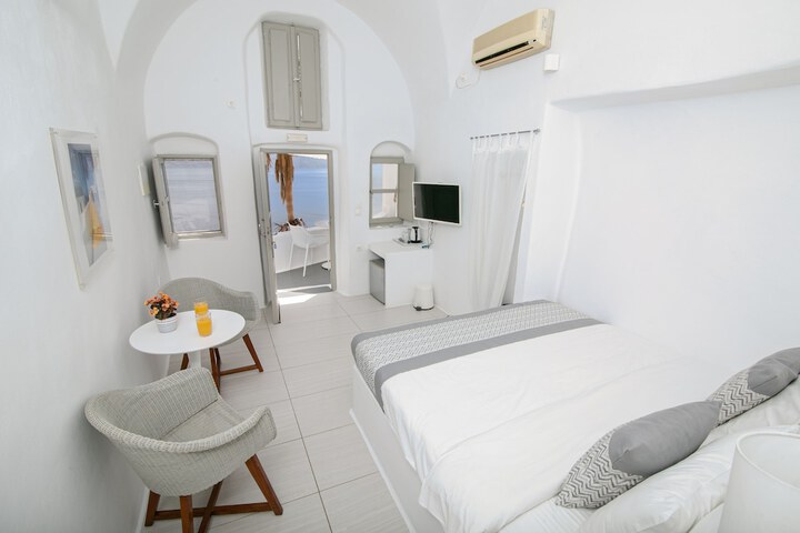 Room 4 of 52