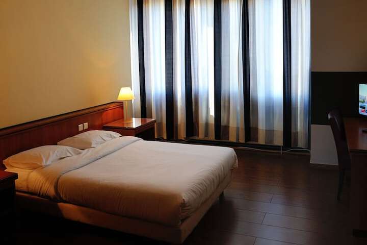 Room 6 of 23
