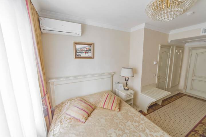 Room 3 of 79
