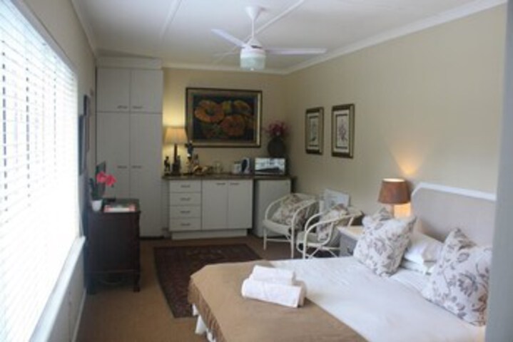 Room 5 of 11