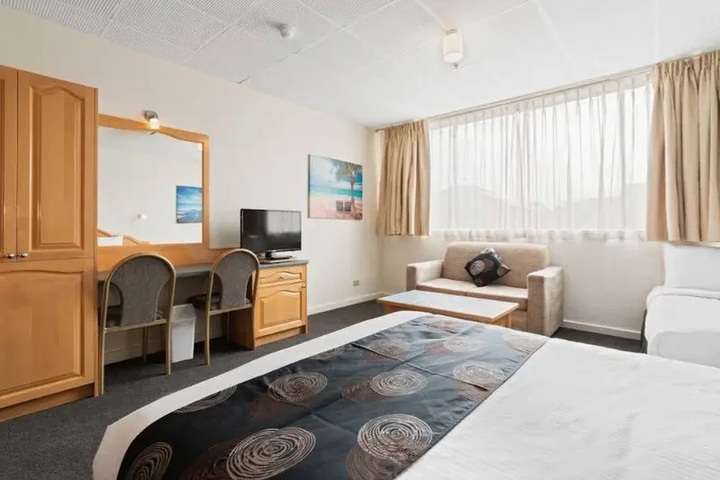 Room 5 of 5