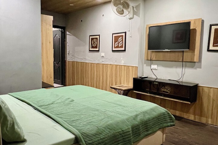 Room 3 of 13