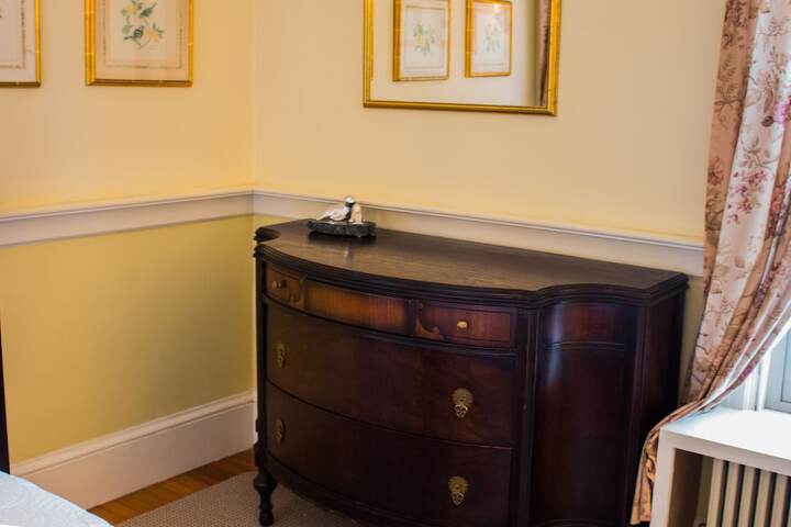 Room 12 of 63