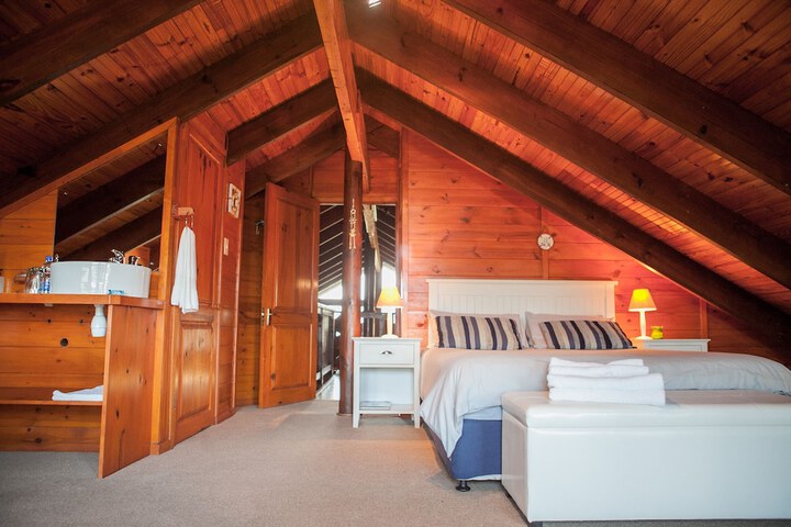 Room 4 of 80