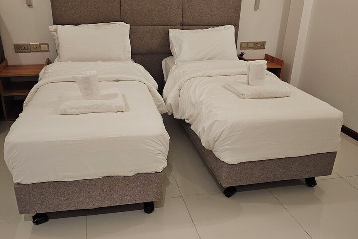 Room 6 of 14