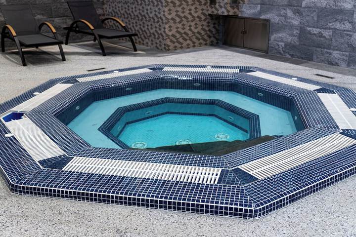 Pool 21 of 41