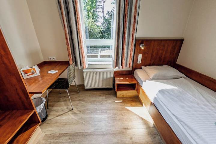 Room 15 of 31