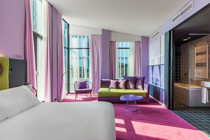 Room 40 of 77