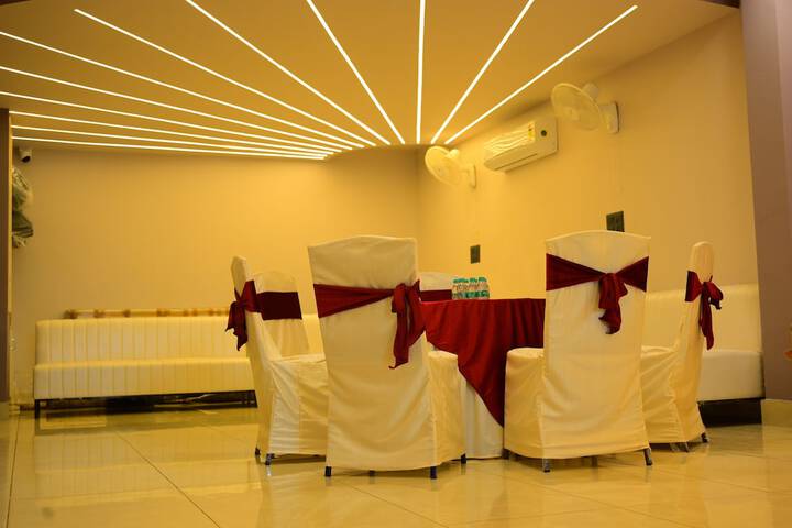 Ballroom/Hall 18 of 23