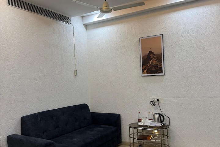 Room 52 of 83