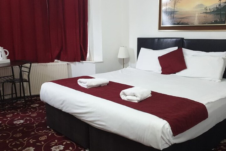 Room 3 of 6