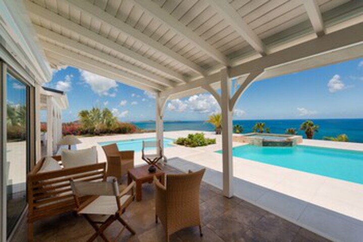 Exterior of Dreamin Blue