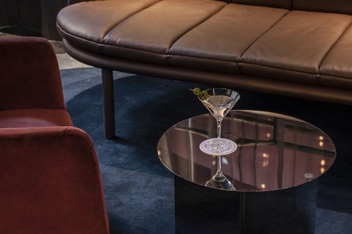 Lounge 42 of 58