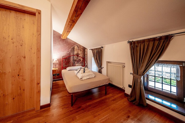 Room 3 of 38