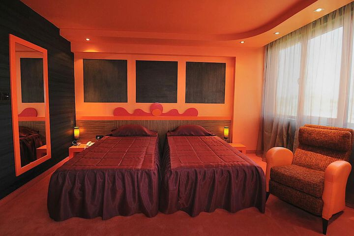 Room 10 of 49