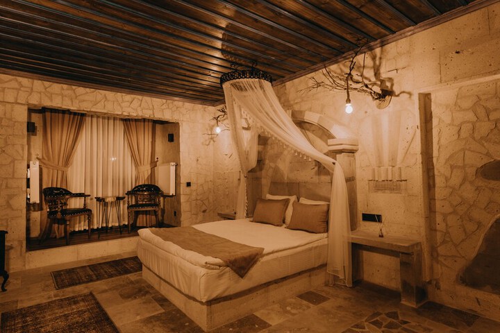Room 22 of 99