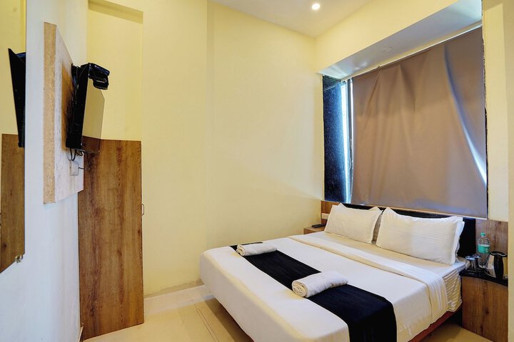 Room 13 of 37