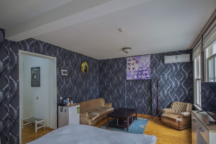 Room 52 of 99
