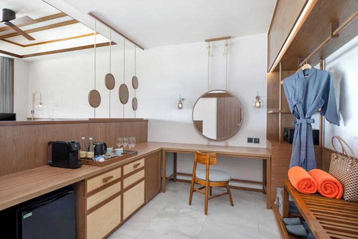 Room 43 of 245