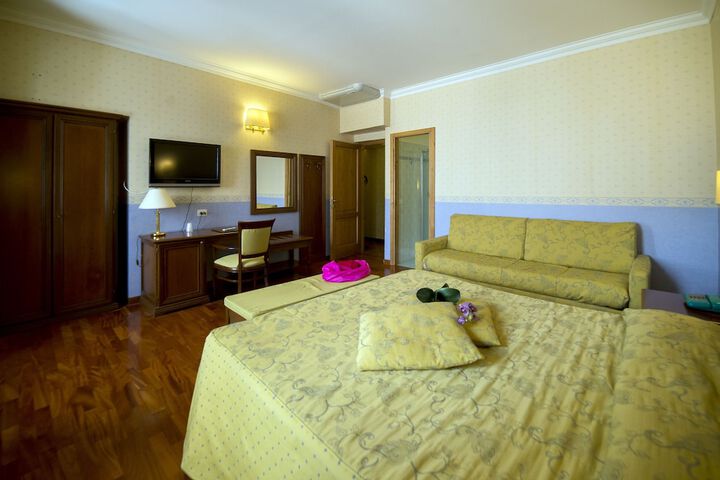 Room 57 of 142