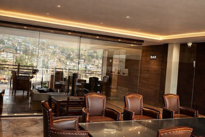 Lounge 69 of 75