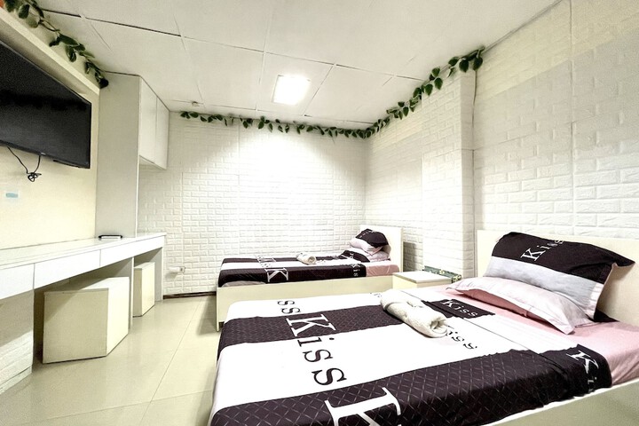 Room 5 of 24