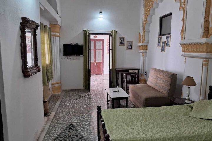 Room 3 of 11