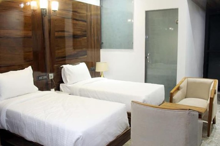 Room 9 of 27