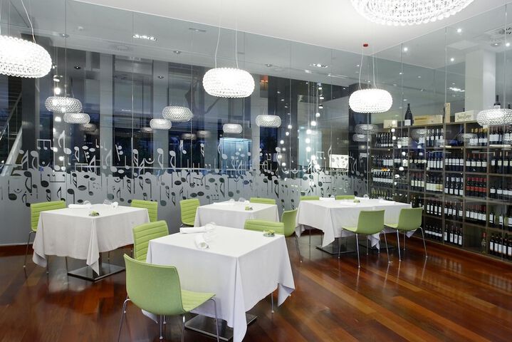 Dining 55 of 82