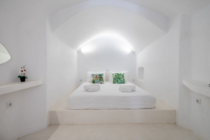 Room 9 of 77