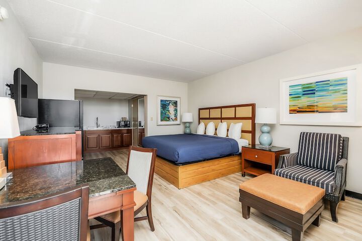Studio King Bed Kitchenette (2 of 13)