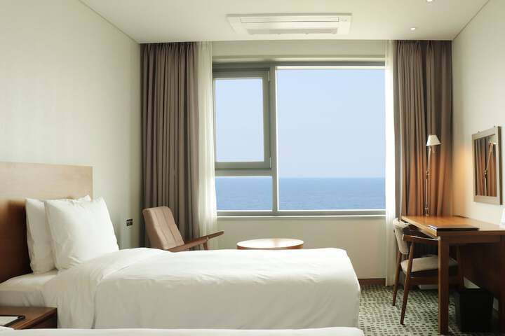 Room 16 of 153