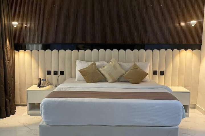 Room 11 of 21