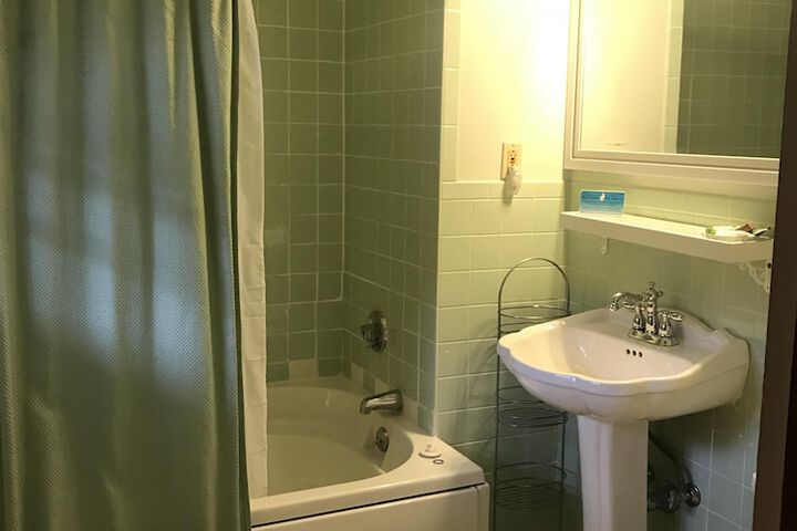 Room 46 of 84