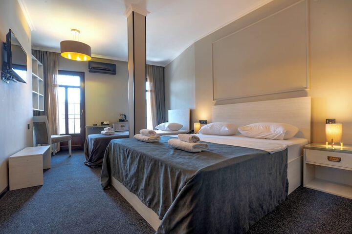 Room 25 of 77