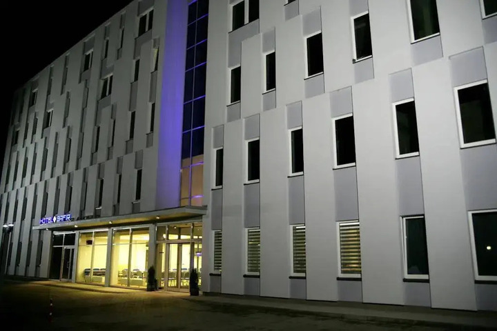 HOTEL SAFIR