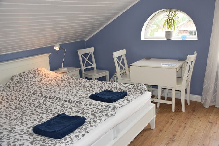 Room 5 of 14