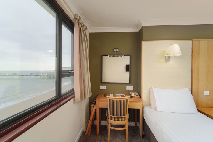 Room 28 of 89