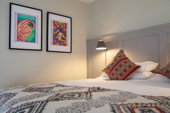 Room 13 of 42