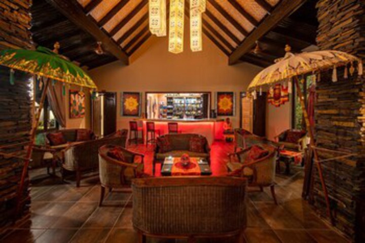 Lounge 118 of 162