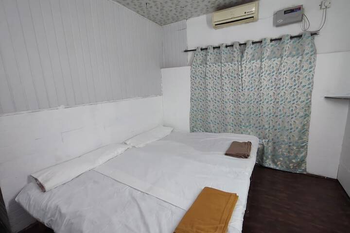 Room 9 of 31