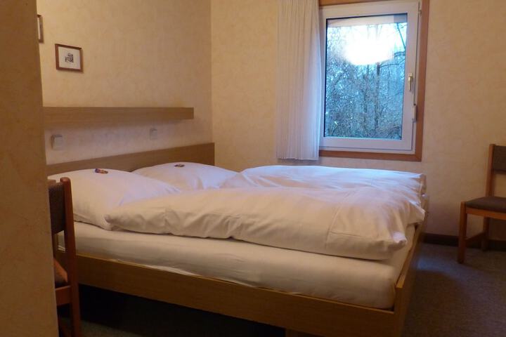 Room 4 of 18