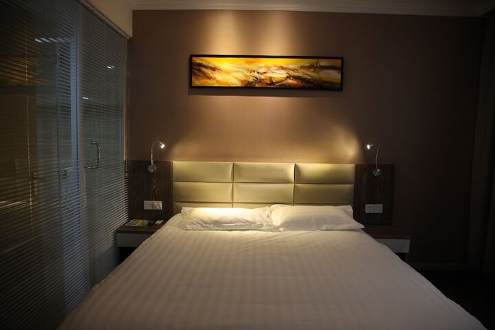 Room 37 of 90