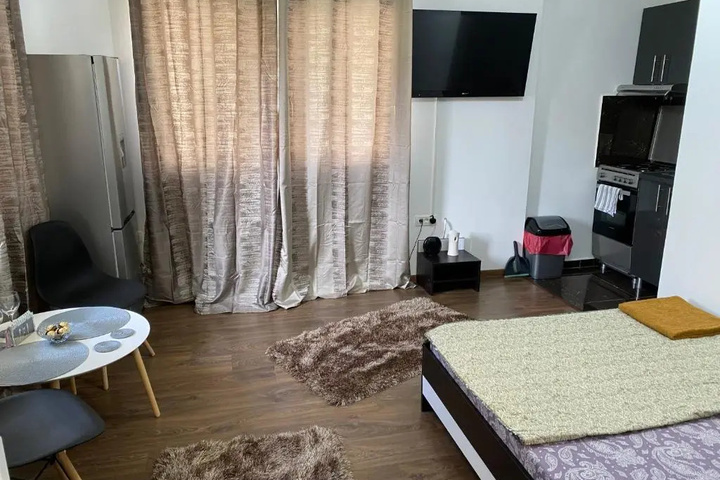 Room 2 of 10