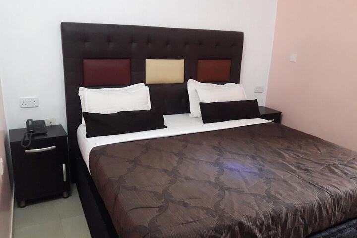 Room 16 of 60