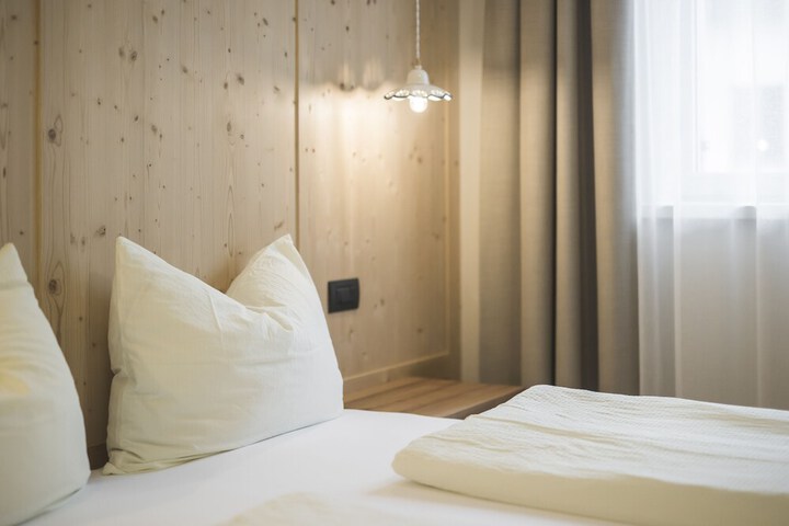 Room 103 of 214