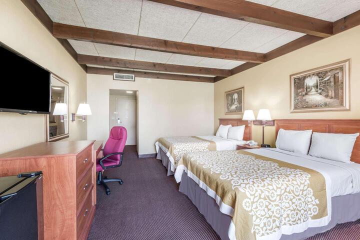 2 Double Beds (1 of 6)