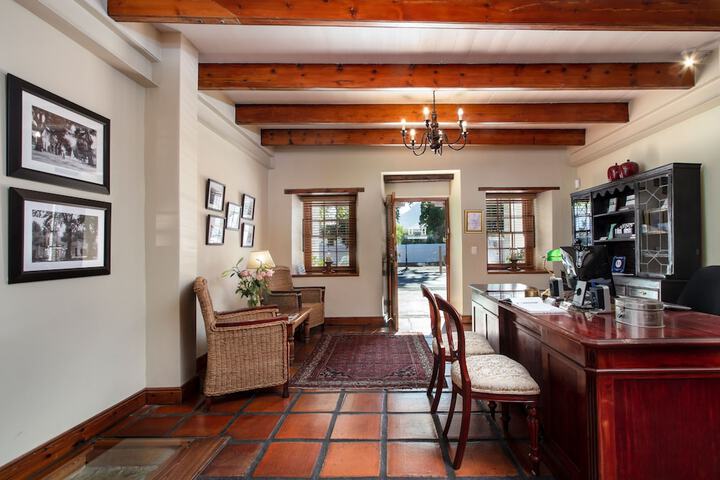 Guest Lobby