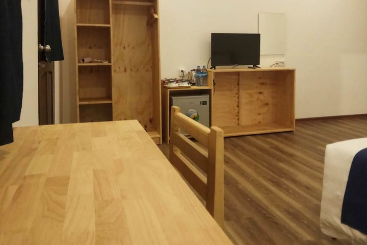 Room 13 of 33